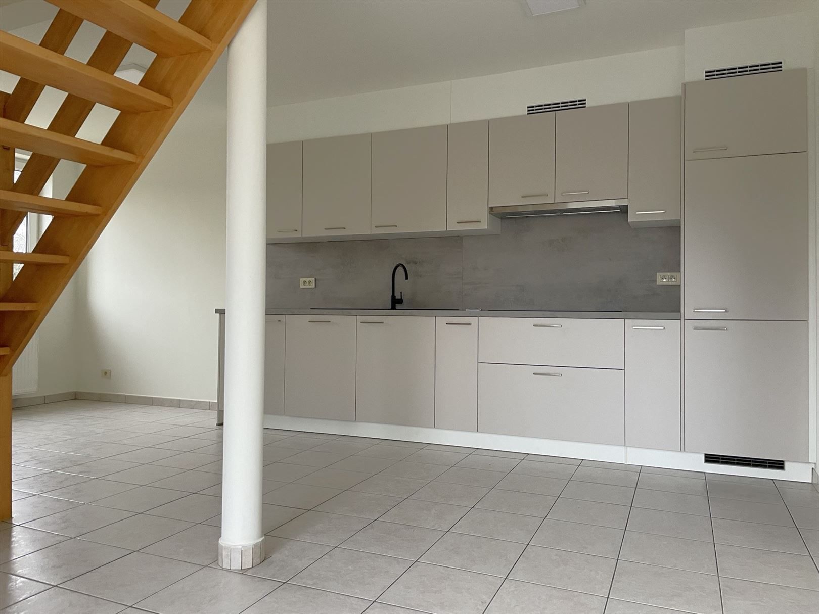 Instapklaar duplex-appartement op 200 m. van centrum Dendermonde foto 3