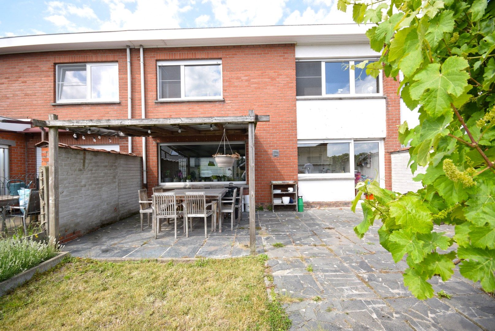Ruime rijwoning met tuin foto 3