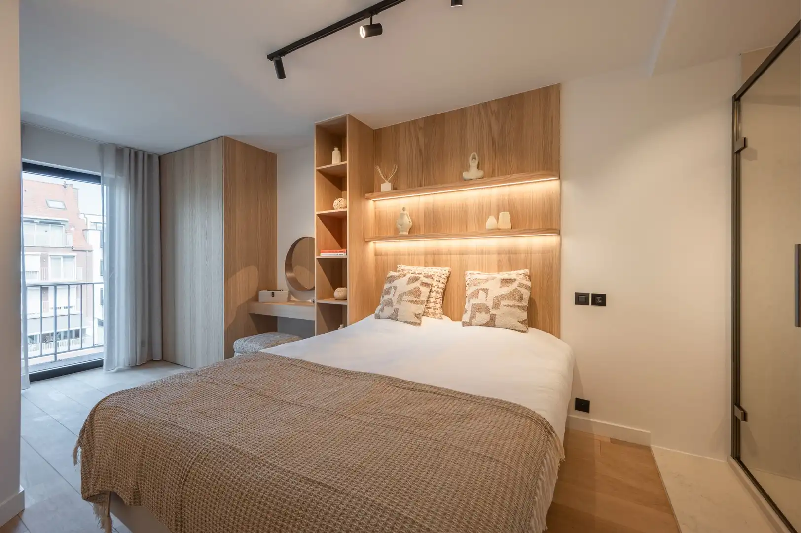 Prachtig en lichtrijk appartement op enkele stappen van de Dumortierlaan. foto 12