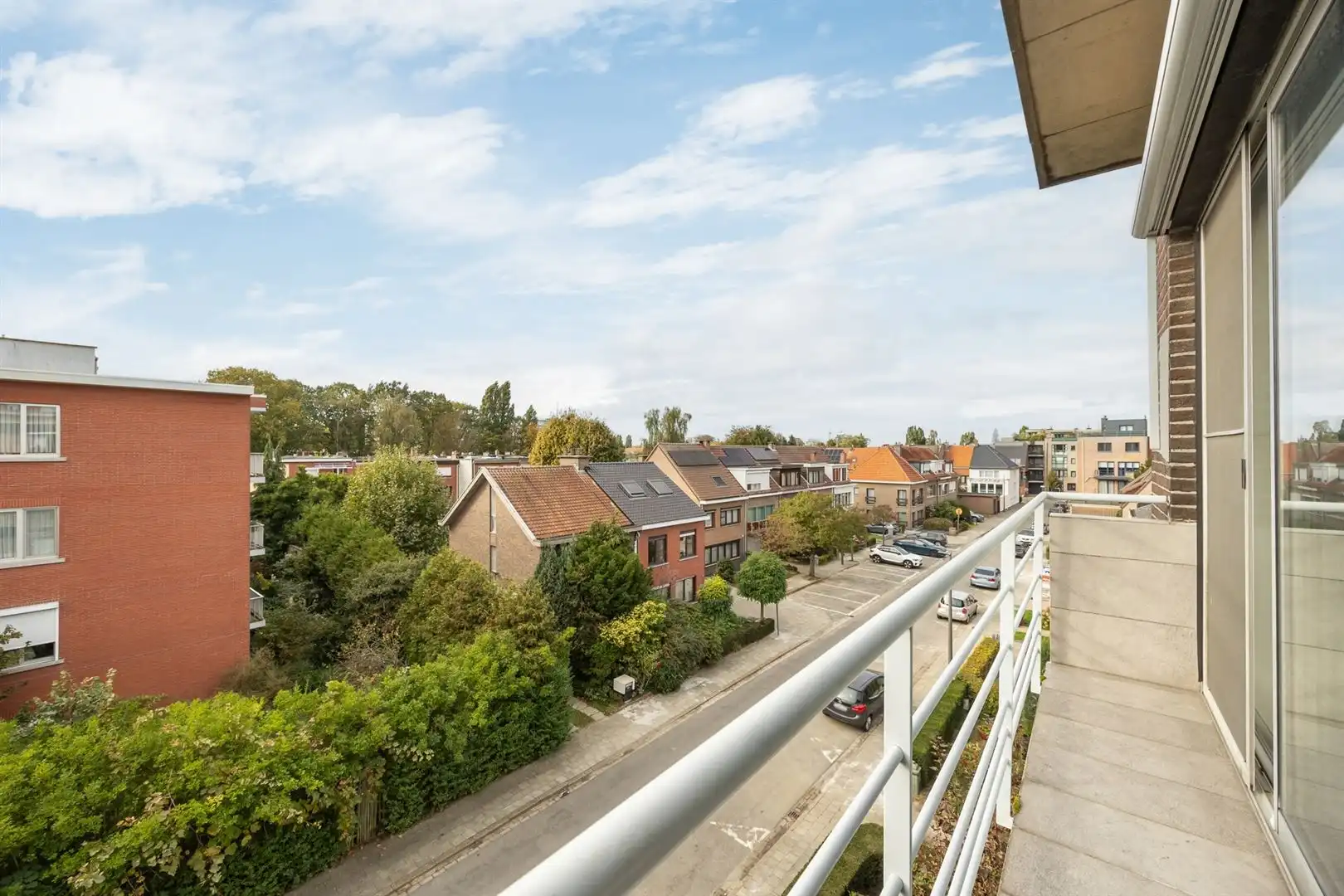 Op te frissen 3-slaapkamerappartement met lift en kelderberging  foto 9