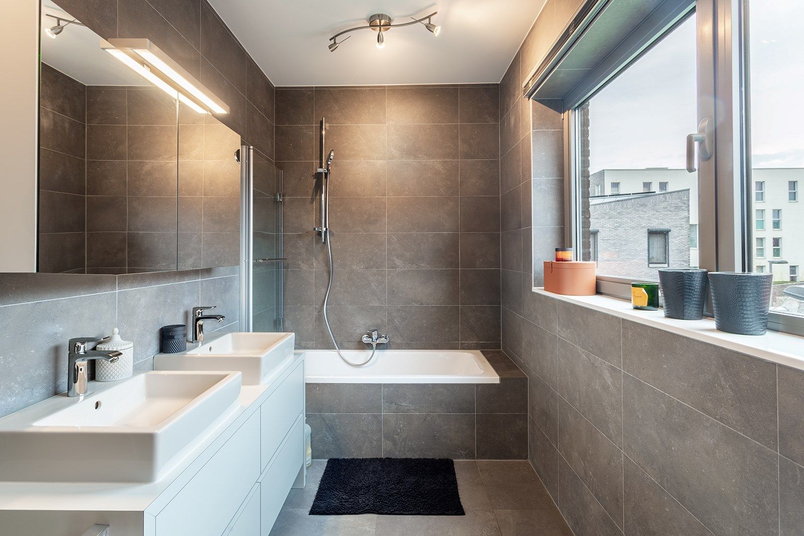 Halfopen bebouwing met 2 terrassen in de Regattawijk!  foto 16