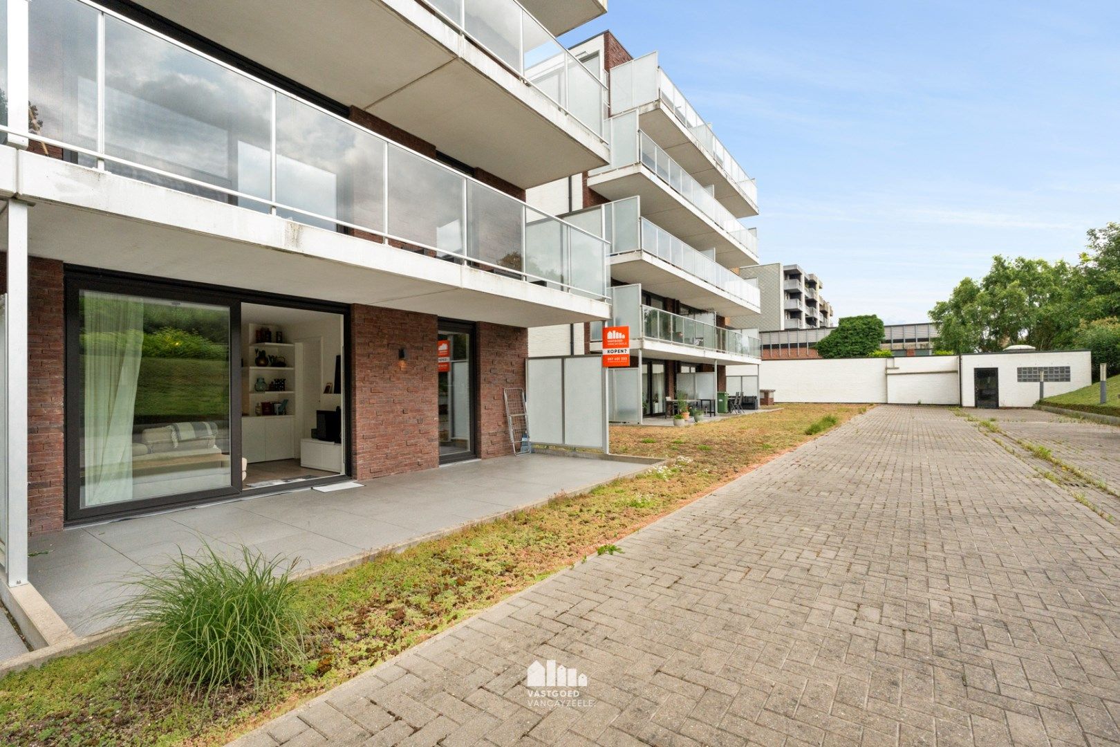 Instapklaar appartement met groot zonnig terras en garage op idyllische locatie midden in het groen.  foto 17
