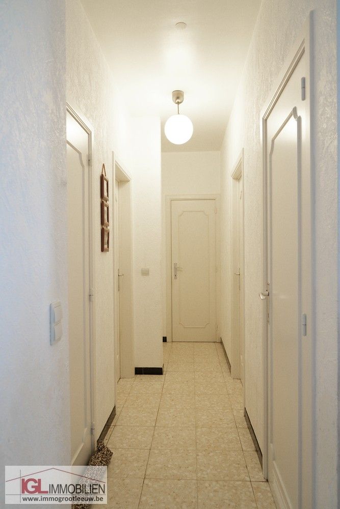 Ruime bungalow met dubbele garage en tuin te koop in Sint-Pieters-Leeuw foto 20
