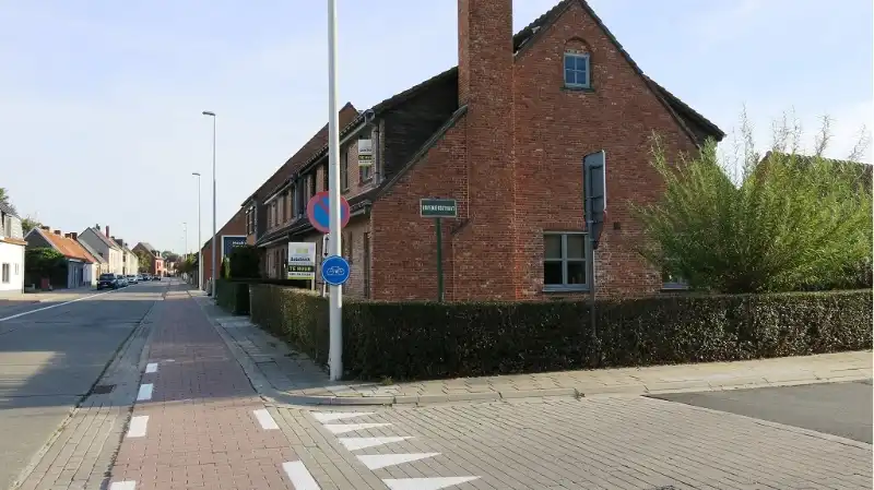 Ruime koppelwoning met 3 slaapkamers Garage en Tuin te huur in Brugge foto 15