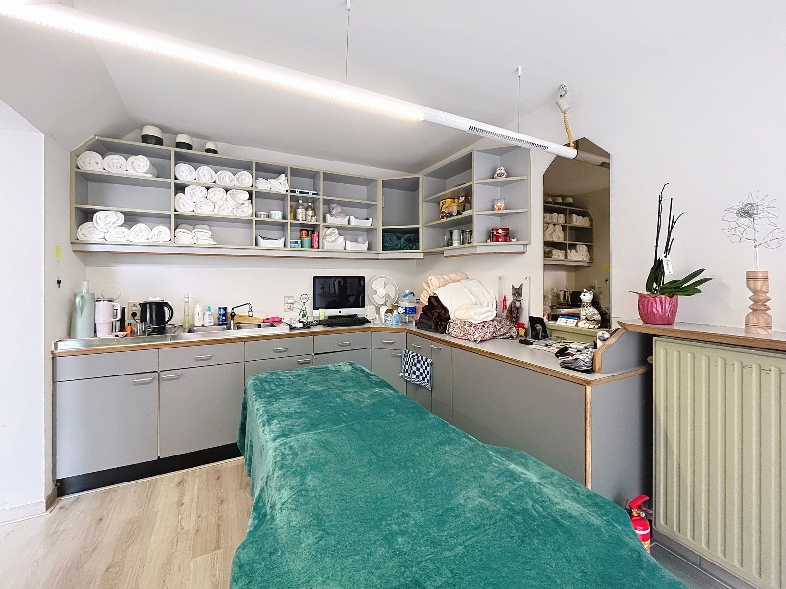 Centraal gelegen handelszaak van ± 67 m² in hartje Maaseik.  foto 5