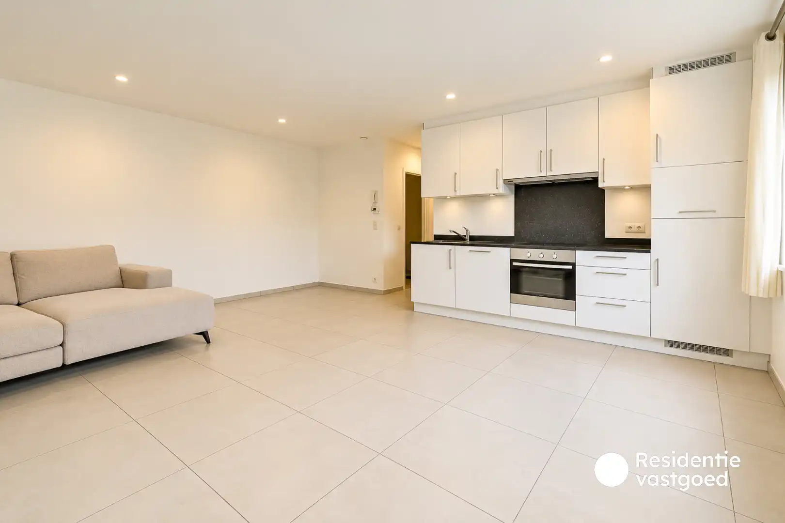 Recent appartement in het centrum van Roeselare! foto 3