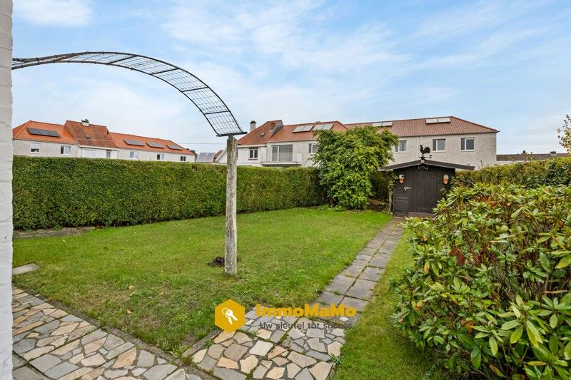 Te renoveren woonst in een rustige wijk te koop in Moerbeke foto 2