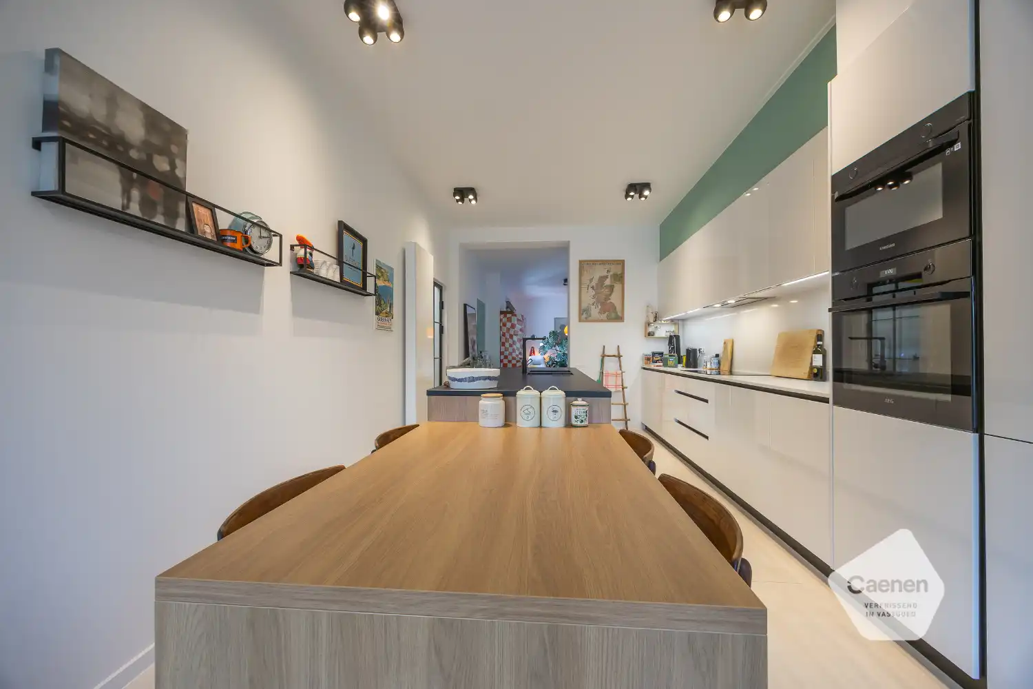 Ruim gerenoveerd drie slaapkamer appartement nabij centrum Oostende foto 9