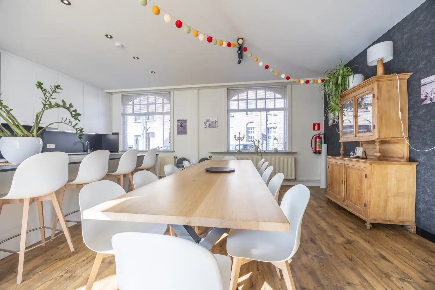 MAGISTRAAL HERENHUIS IN HET CENTRUM VAN NIEUWPOORT-STAD – OFFICIËLE 4-STERREN VAKANTIEWONING MET APPARTEMENT, INKOMSTEN EN 2 GARAGES foto 5