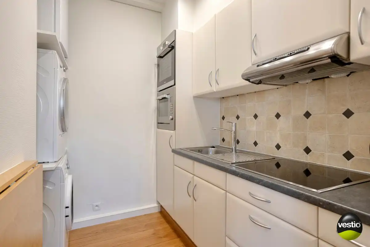 Centraal gelegen gerenoveerd 2-slaapkamerappartement met afsluitbare garagebox. foto 5