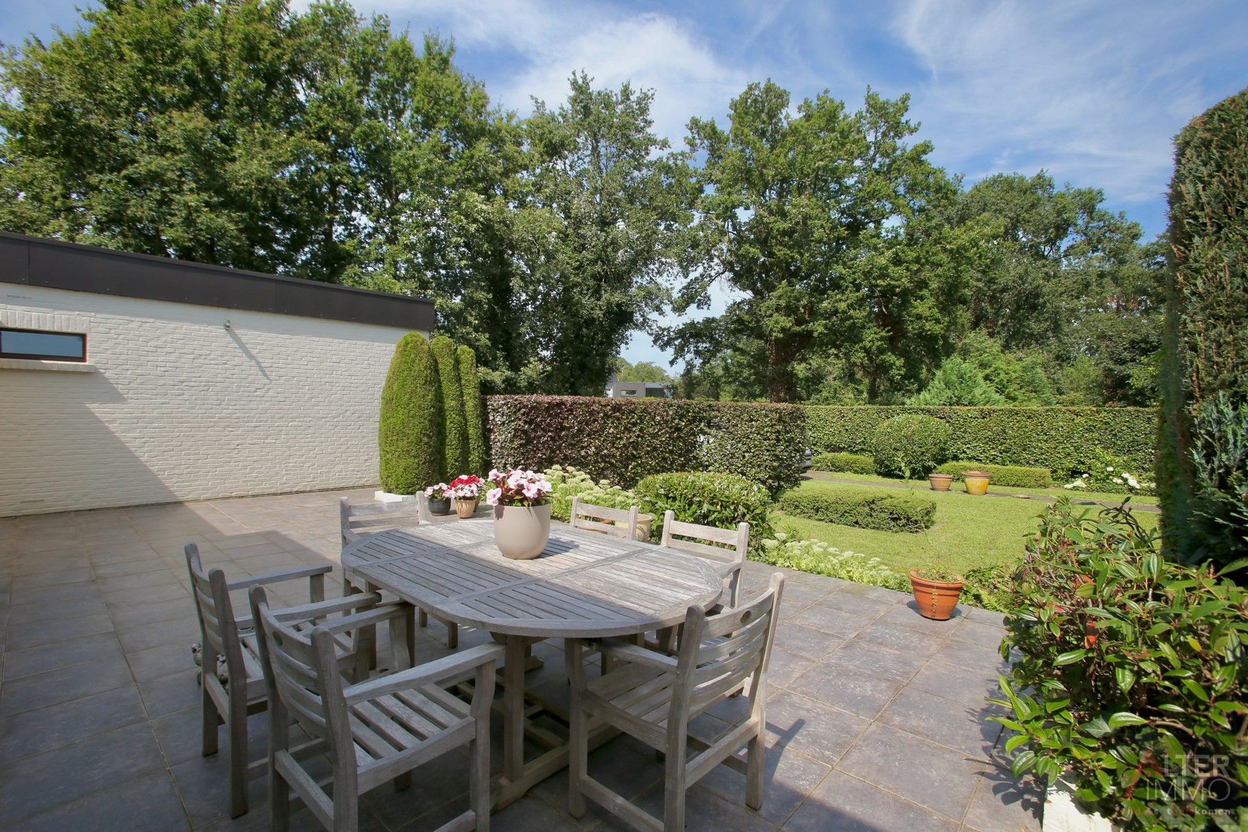 Uitstekend gelegen, gelijkvloerse woning in een tijdloze architectuur met 3 grote slaapkamers op een perceel van 12a 77ca vlakbij Zonhoven centrum. foto 31