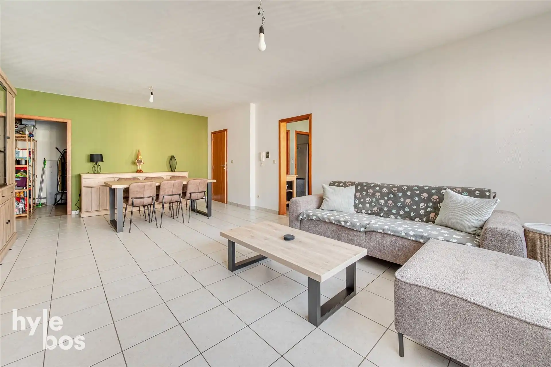 Ruim en centraal gelegen appartement met garage foto 2