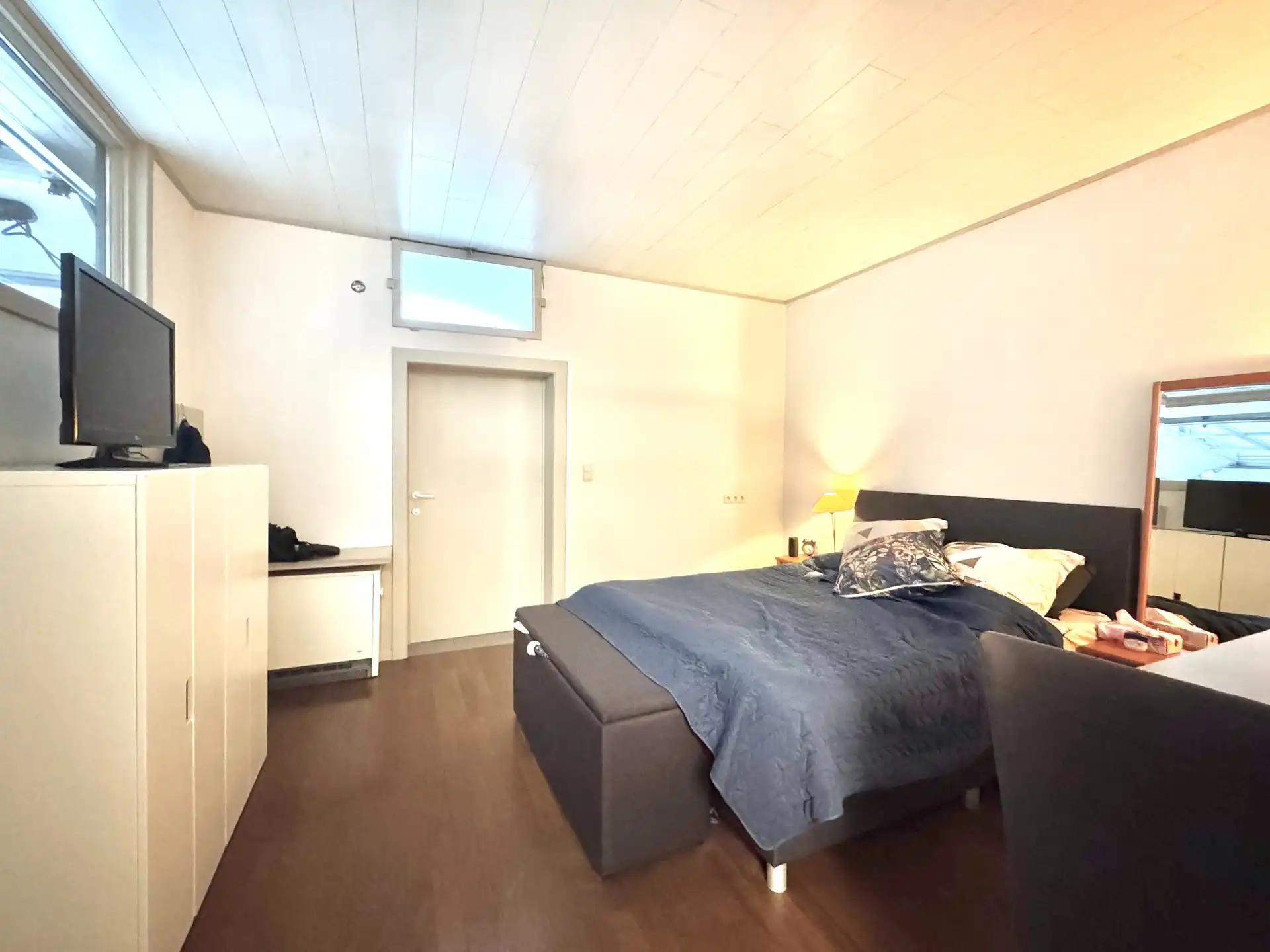 GELIJKVLOERS 1-SLAAPKAMER-APPARTEMENT NABIJ STATION foto 7