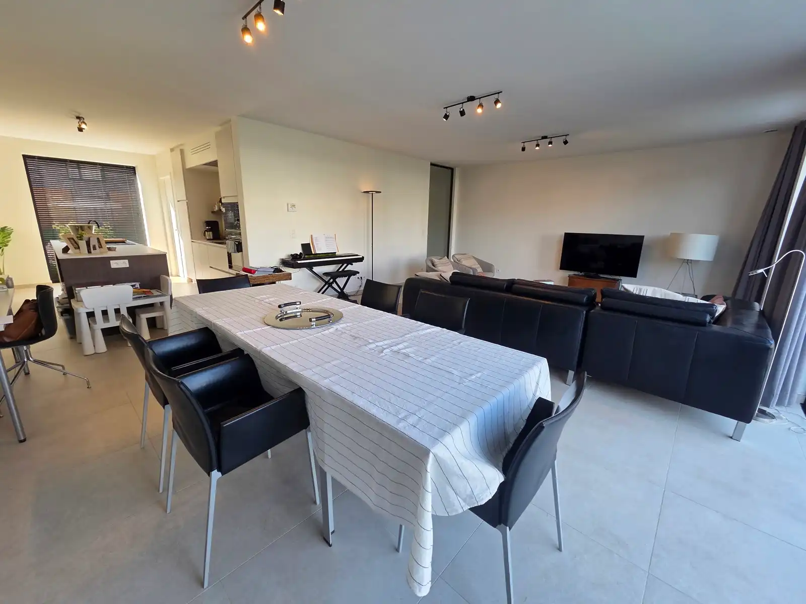 Instapklare recente woning met mooie tuin!!! foto 5