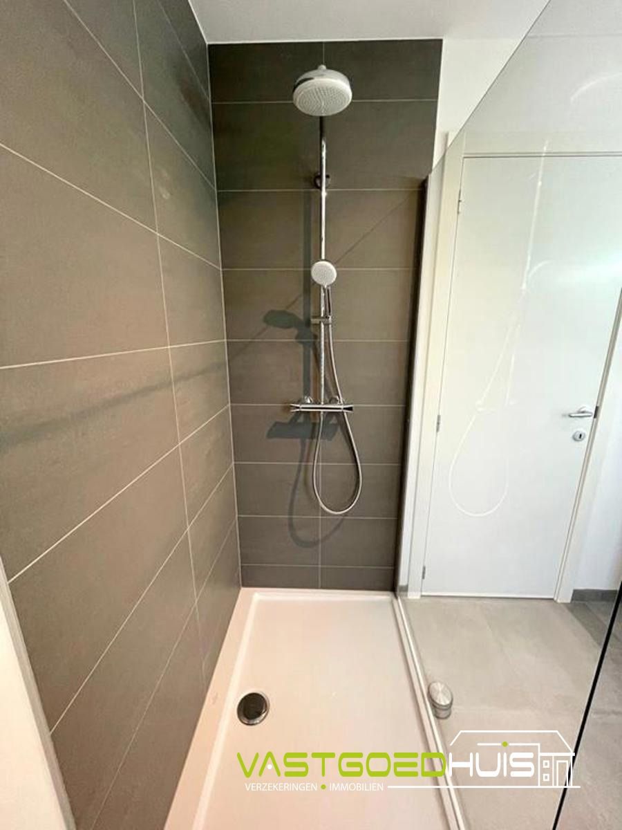 Appartement met 2 slaapkamers, terras en autostaanplaats! foto 17