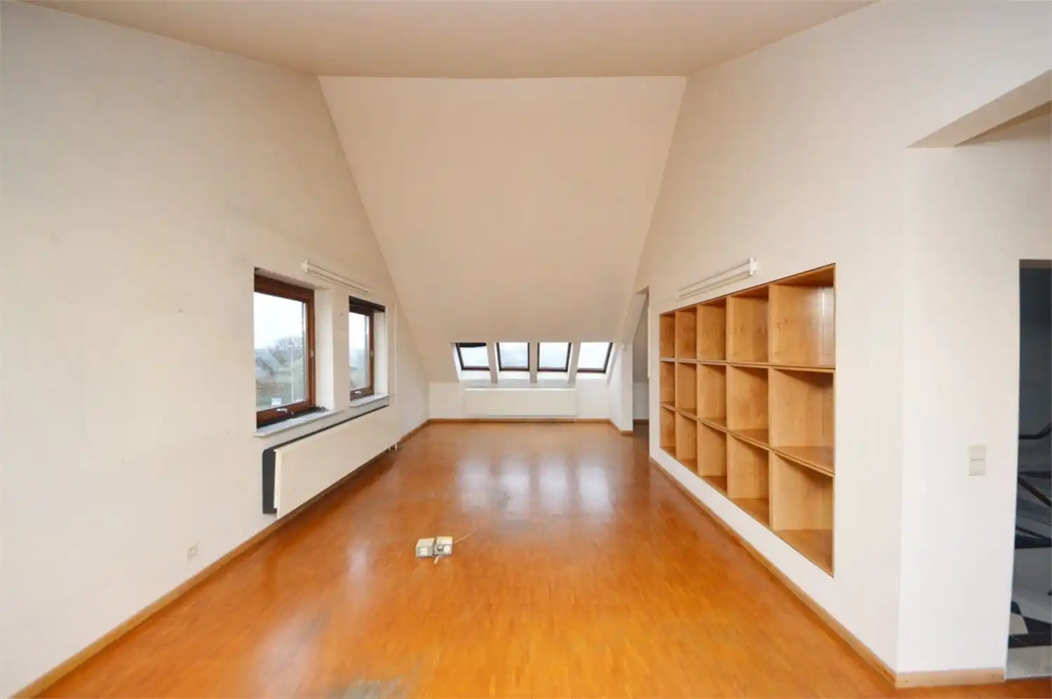 SOLIDE KANTOORGEBOUW- TIJDELIJKE VERHUUR MOGELIJK foto 11