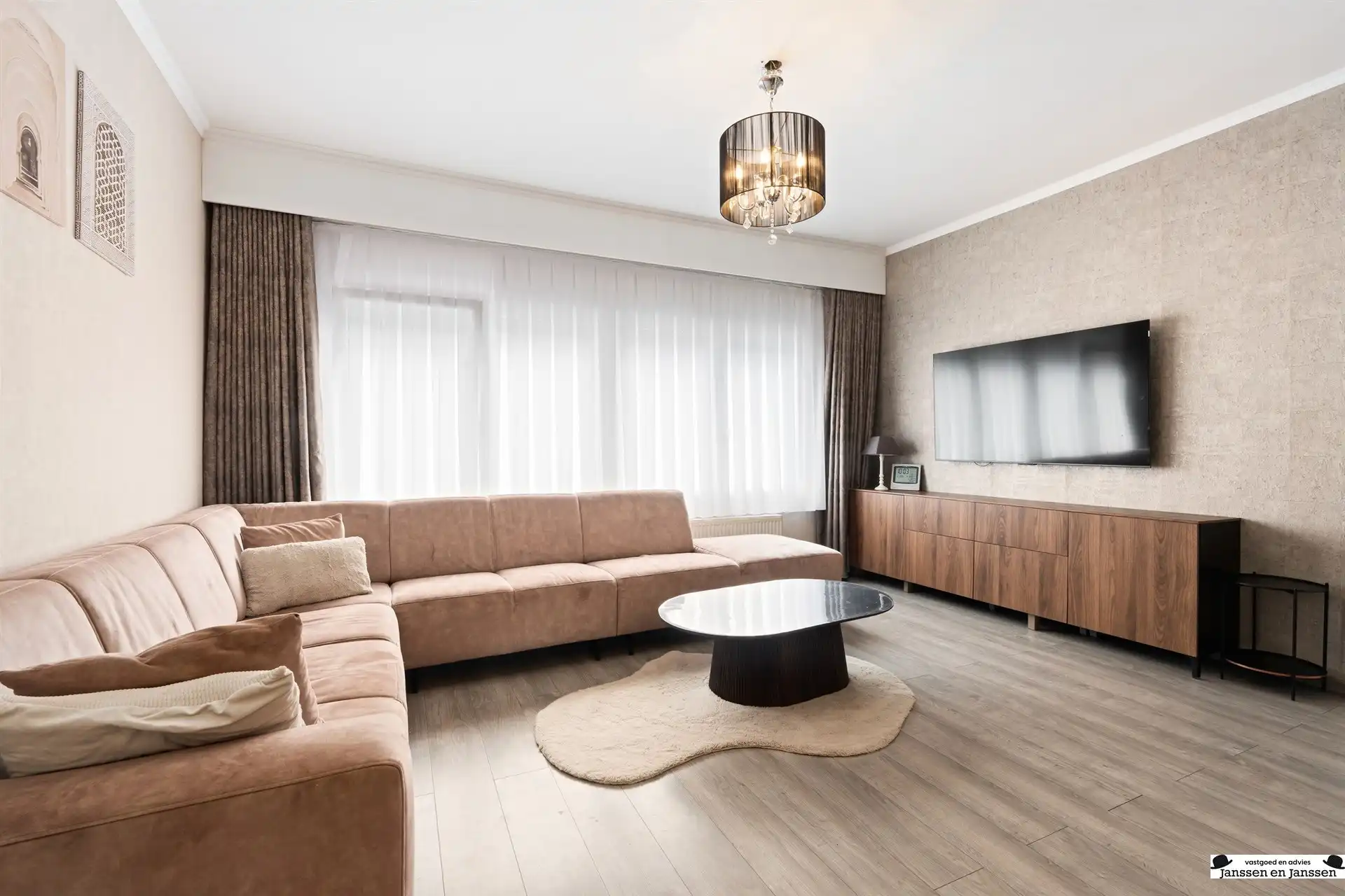 Uitzonderlijk ruime, energetische en gerenoveerde woning! foto 12