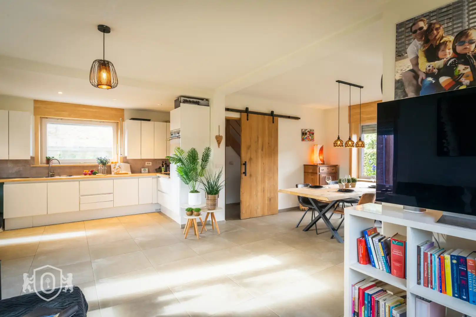 Vrijstaande 3-slpkr woning met tuin & bijgebouwen foto 5