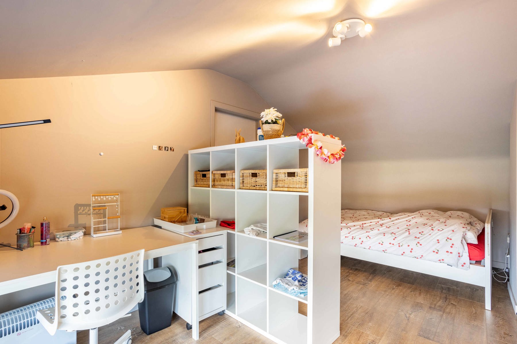 Ruime en lichtrijke woning in een rustige doodlopende straat foto 15