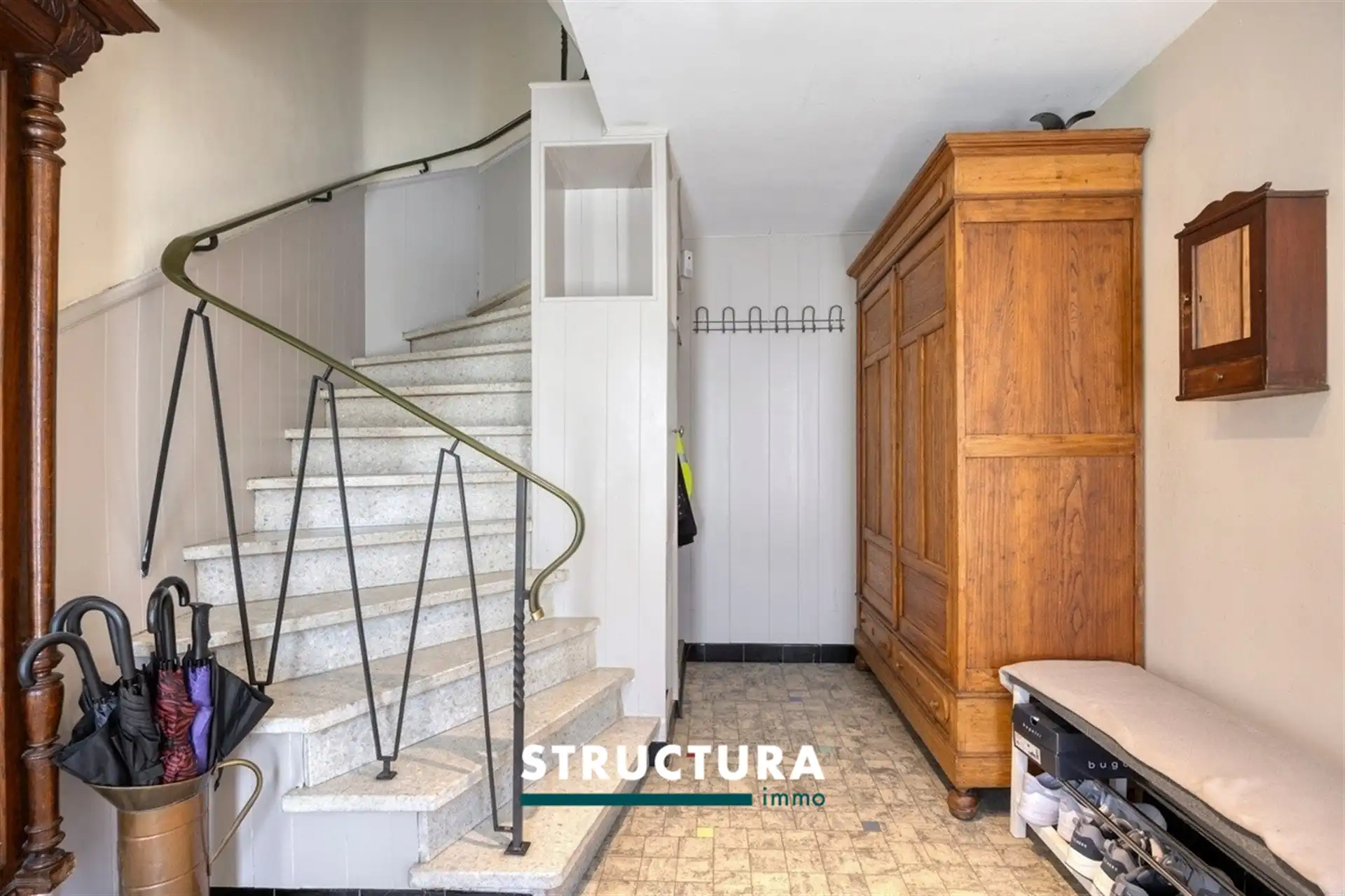 Ruime woning met garage en 3 slpk's foto 2