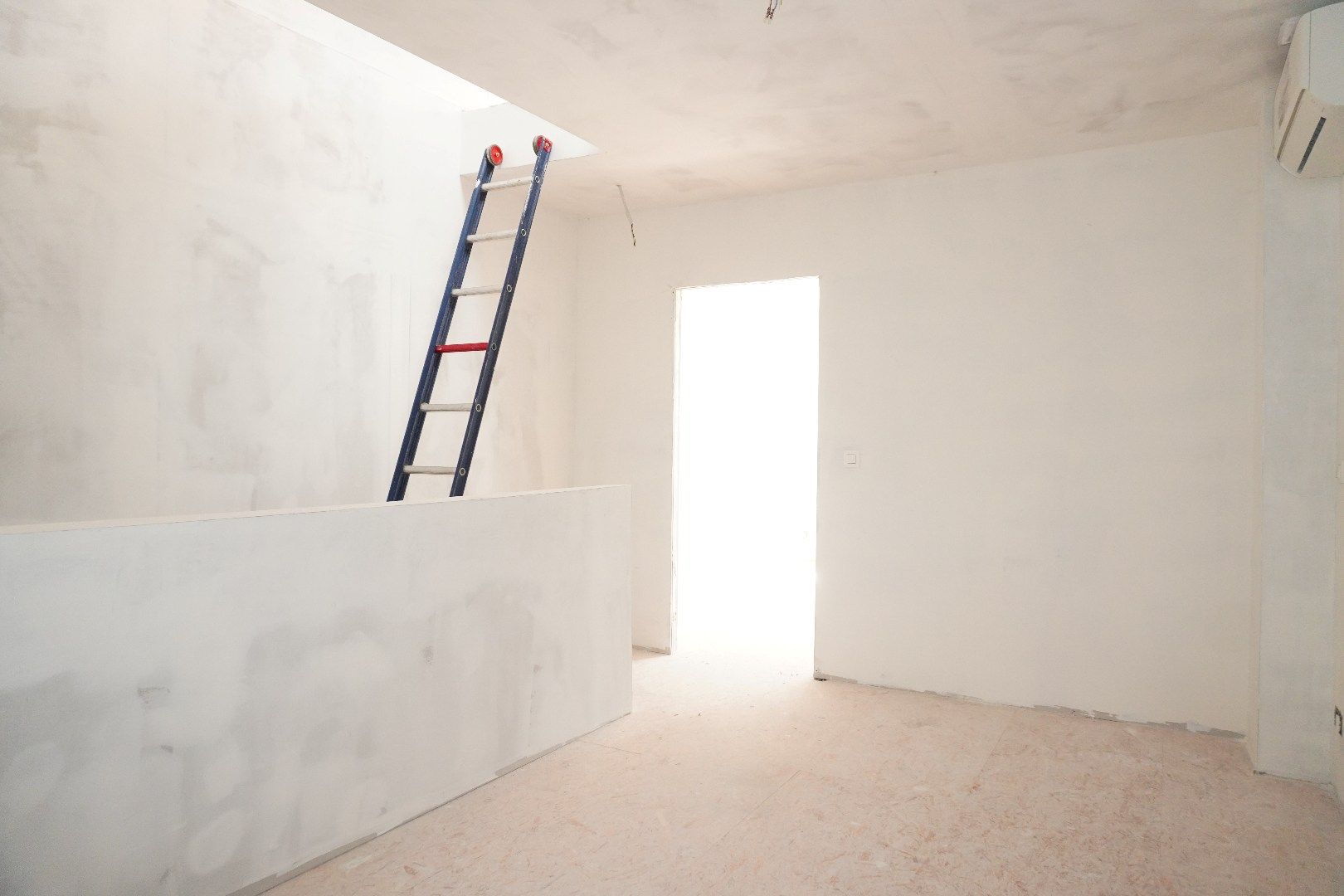 Gerenoveerde rijwoning in Lokeren, centrum. foto 17