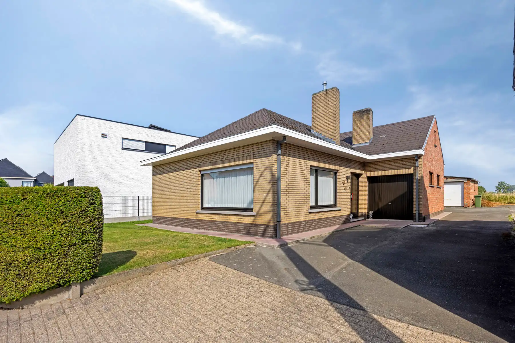 TE KOOP - bungalow met 3 slaapkamers en loods te Lede foto {{pictureIndex}}