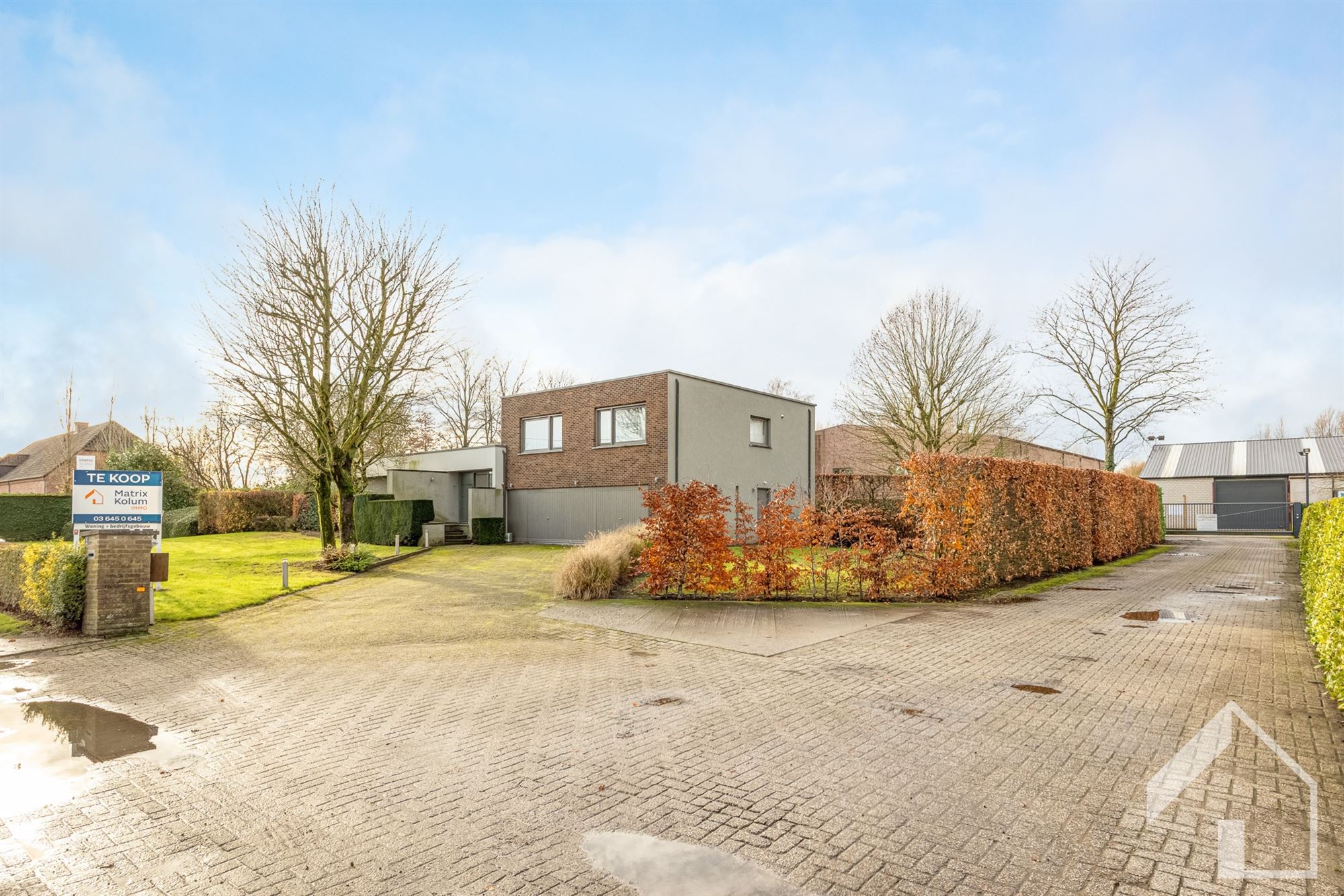 Privéwoning met bedrijfspand foto 10
