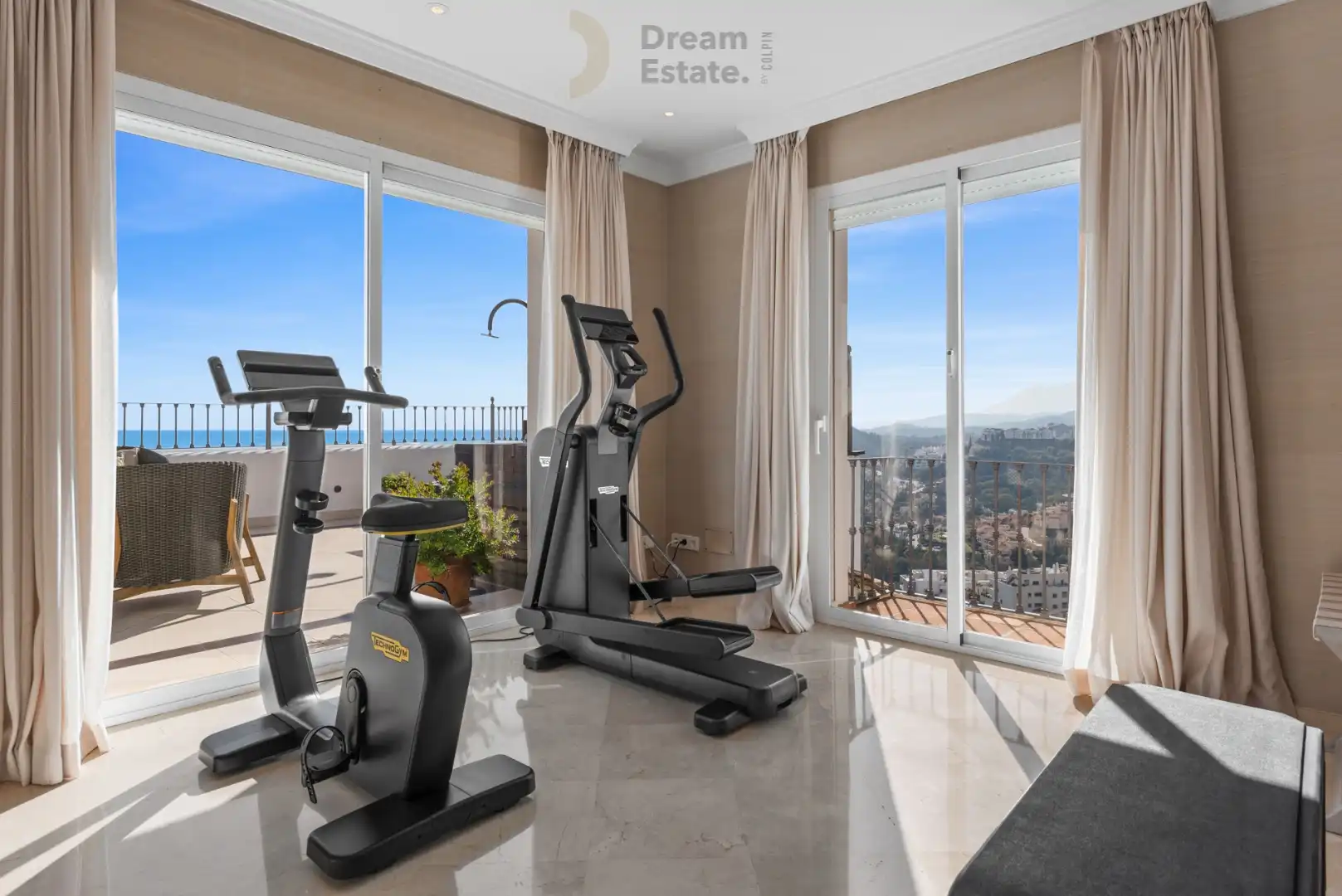 4 Slaapkamer duplex met adembenemende uitzichten te Las Colinas, Benahavís. foto 27