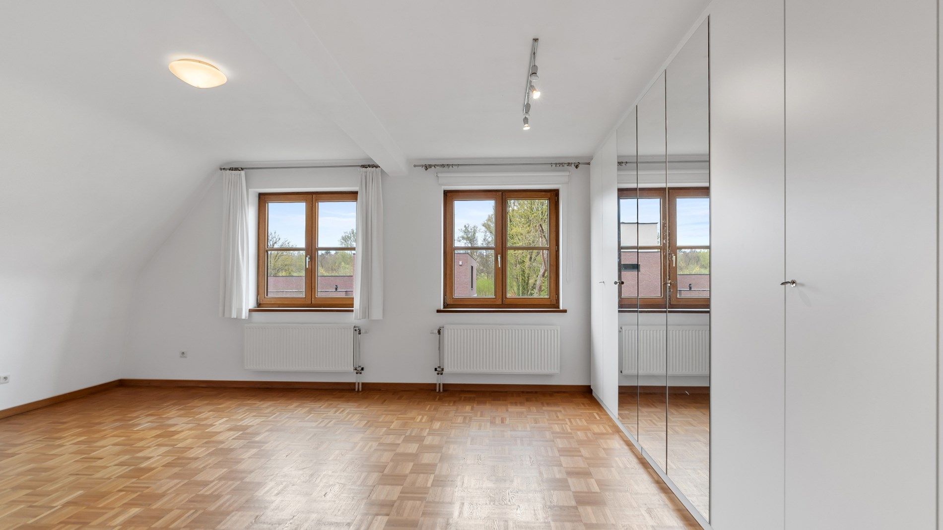 Zeer degelijk gebouwde woning met 3/5 slpks in een doodlopende straat in het centrum ! foto 22