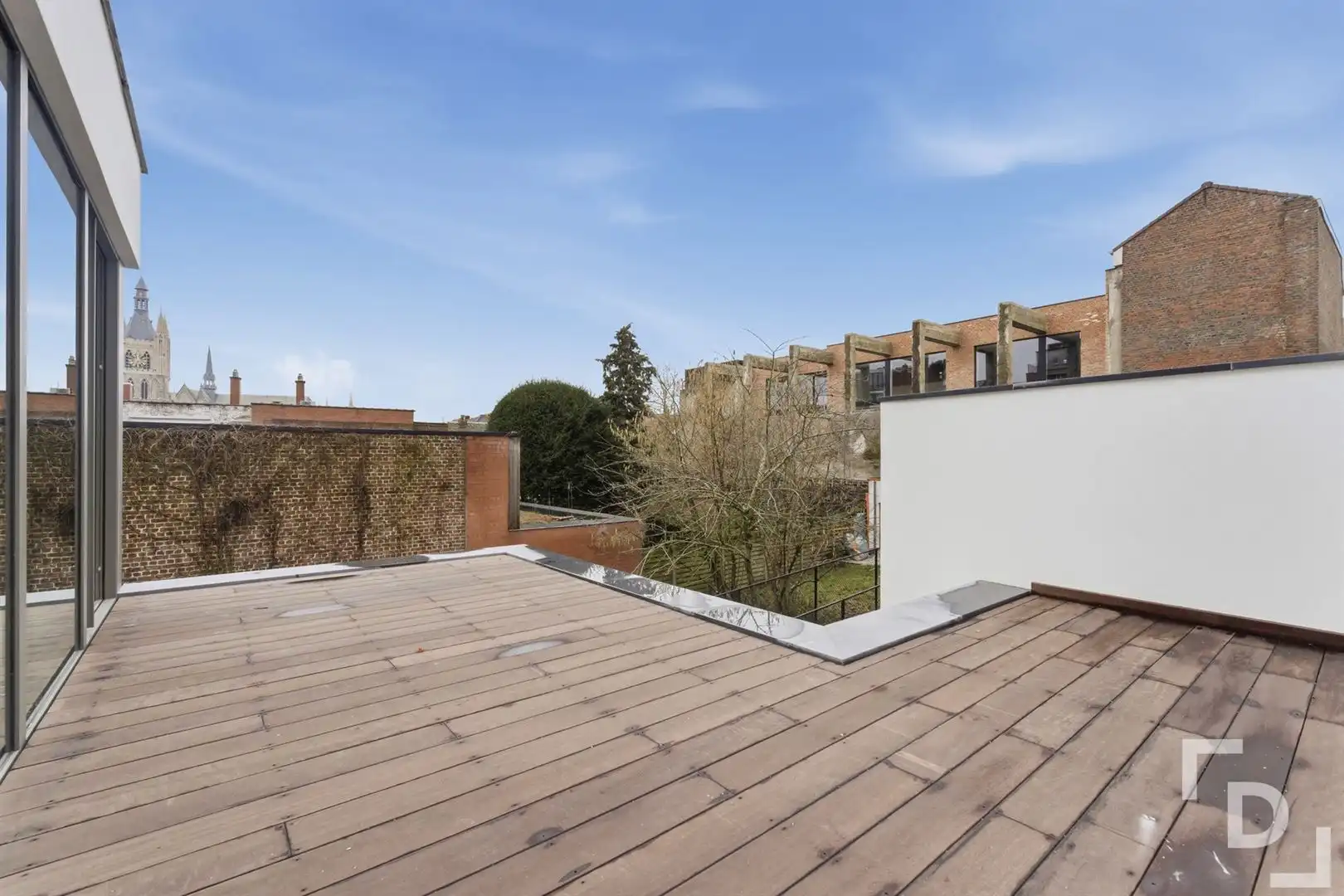 Nieuwbouwappartement met ruim terras te koop in centrum Ieper. foto 4