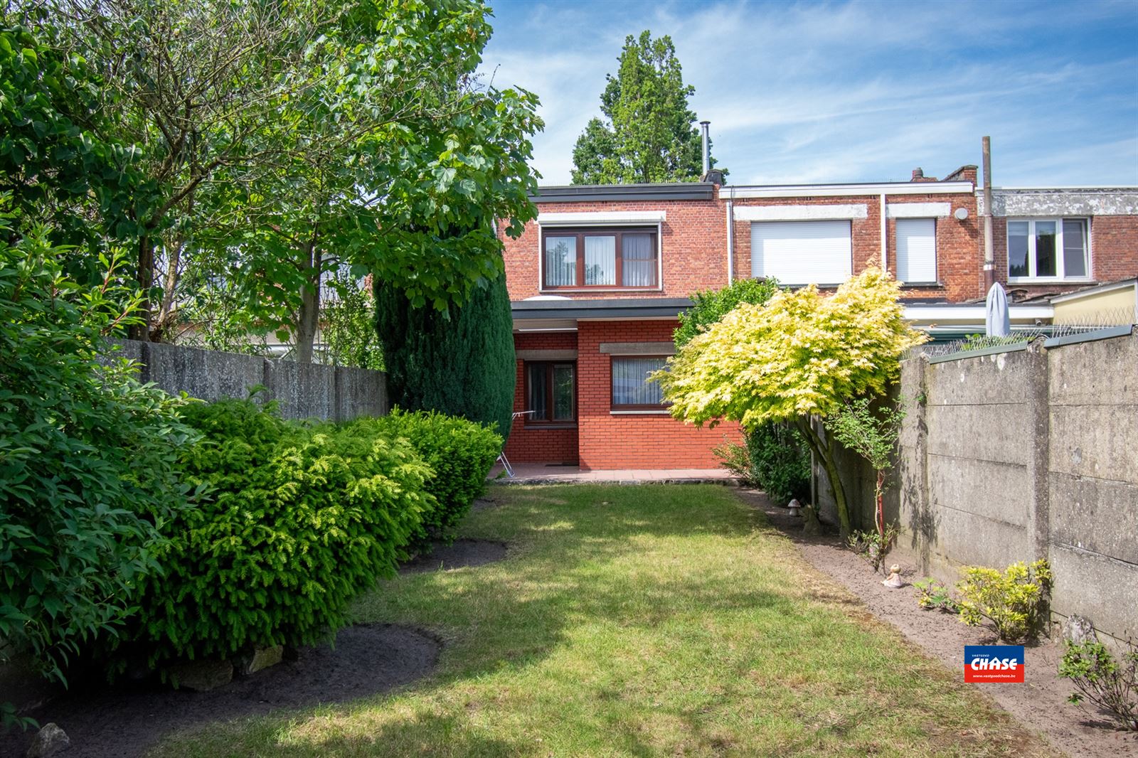 VERKOCHT ONDER VOORWAARDEN !!! Zeer verzorgde woning met 2 slaapkamers en zonnige tuin foto 2