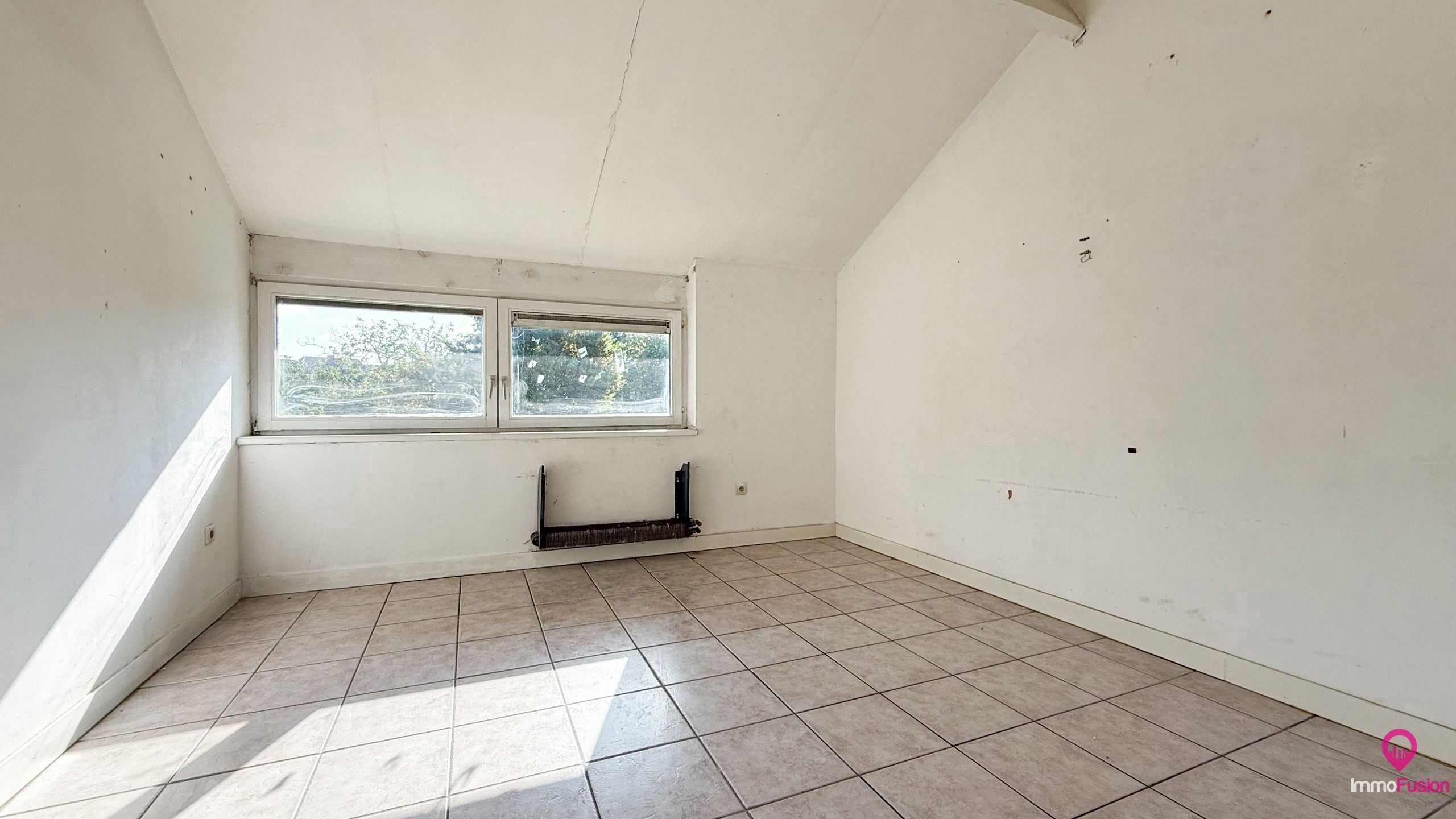 Te renoveren woning met grote tuin in doodlopende straat! foto 24