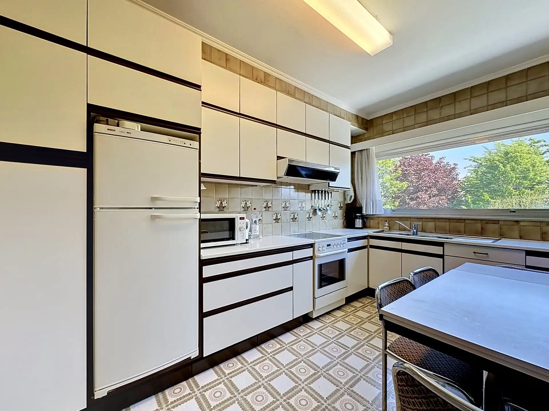 Ruime woning met 4 slaapkamers en garage gelegen in gunstige omgeving te Belsele! foto 12