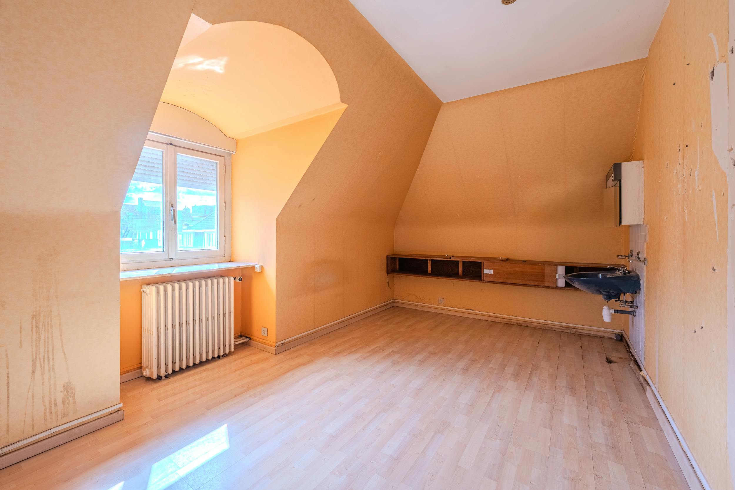 Hoekhuis met veel potentieel te koop te Mariakerke foto 13