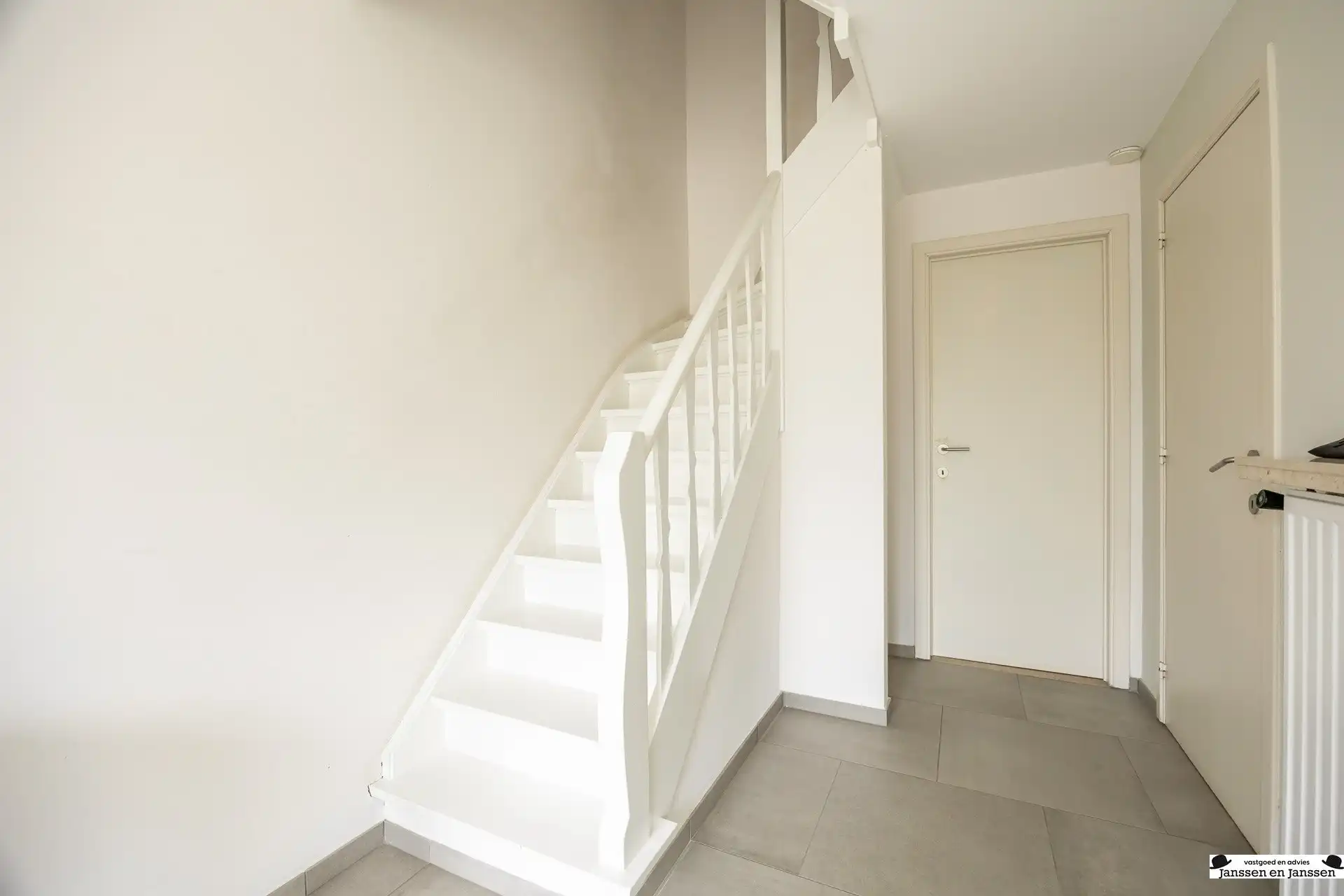 Instapklare bel-etagewoning met 3 slaapkamers, garage en zonnige tuin in Ekeren-Donk foto 20