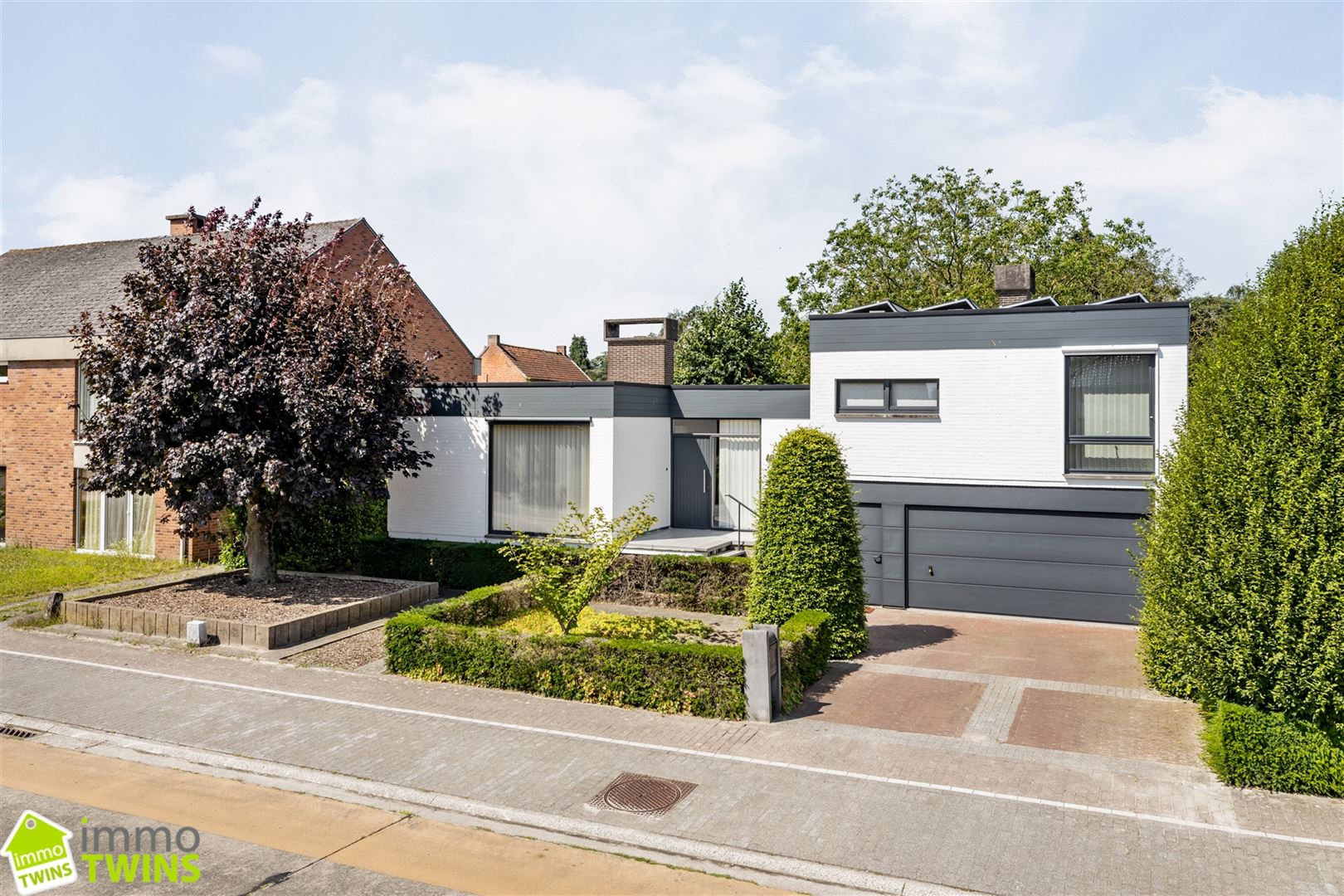 Gezellige villa met dubbele garage, prachtige tuin en oprit te Lokeren foto 1