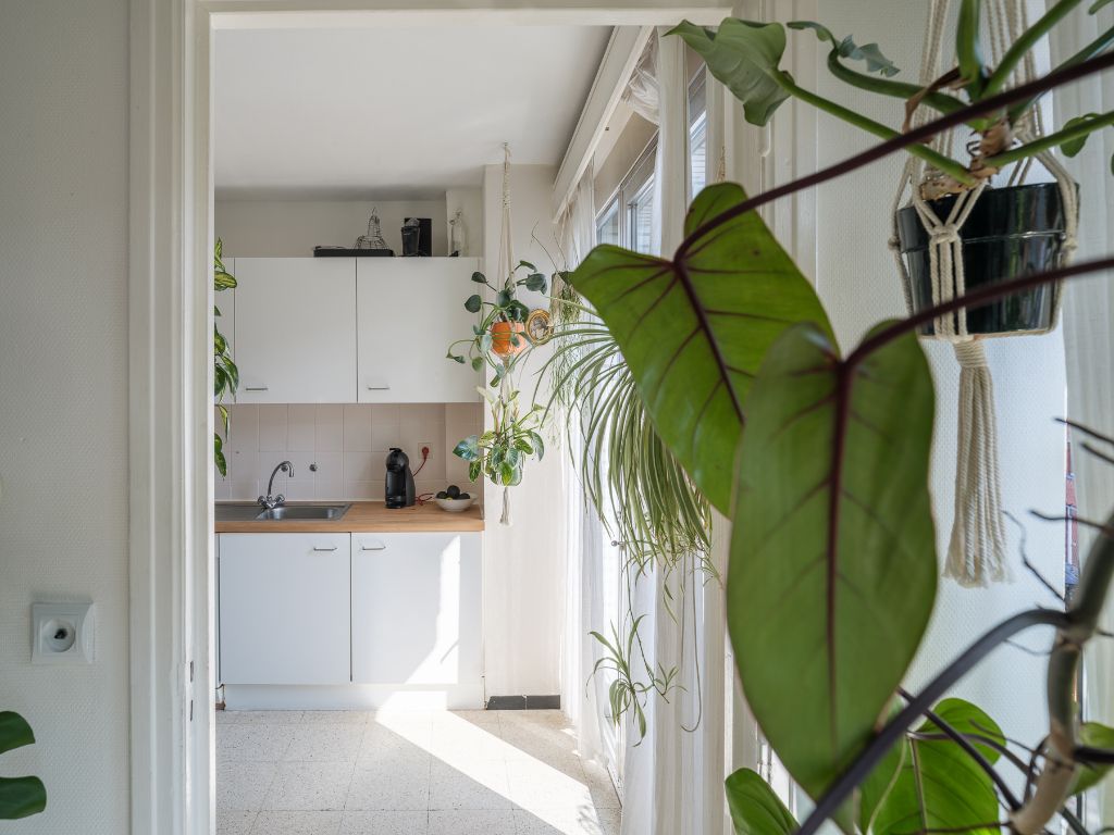 Lichtrijk en ruim 2 slpk appartement op fietsafstand van Gent centrum en wandelafstand van het natuurpark Bourgoyen-Ossemeersen. Een echte opportuniteit door zijn ligging, prijs en potentieel! foto 3