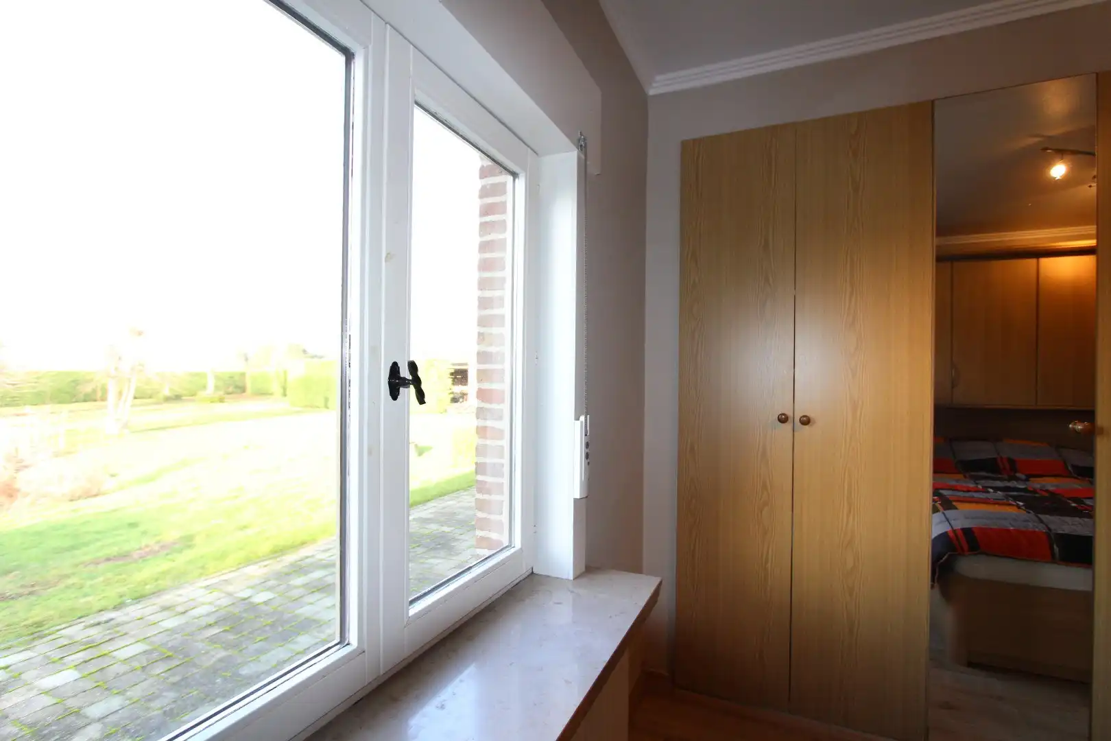 Landelijk gelegen woning met loods foto 17