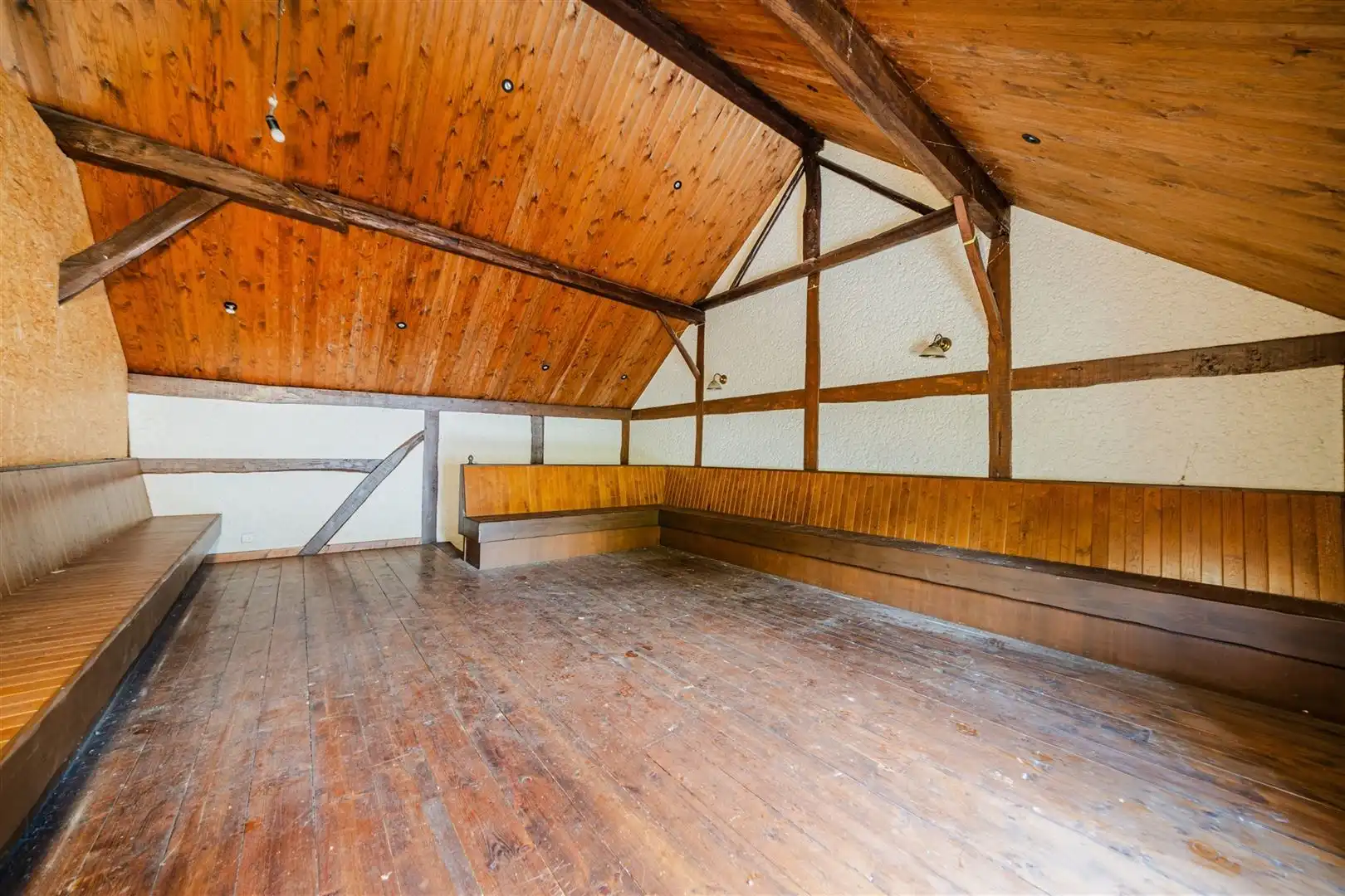 Handelscomplex met appartement in centrum Landen foto 24