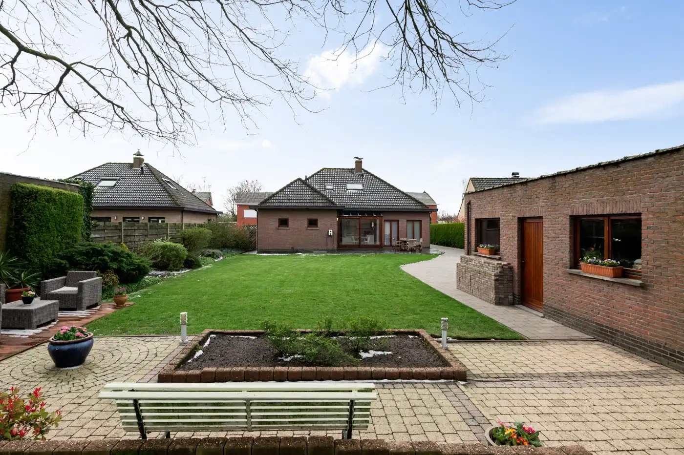 Instapklare, vrijstaande woning met 4 slpk., garage en grote tuin foto 30