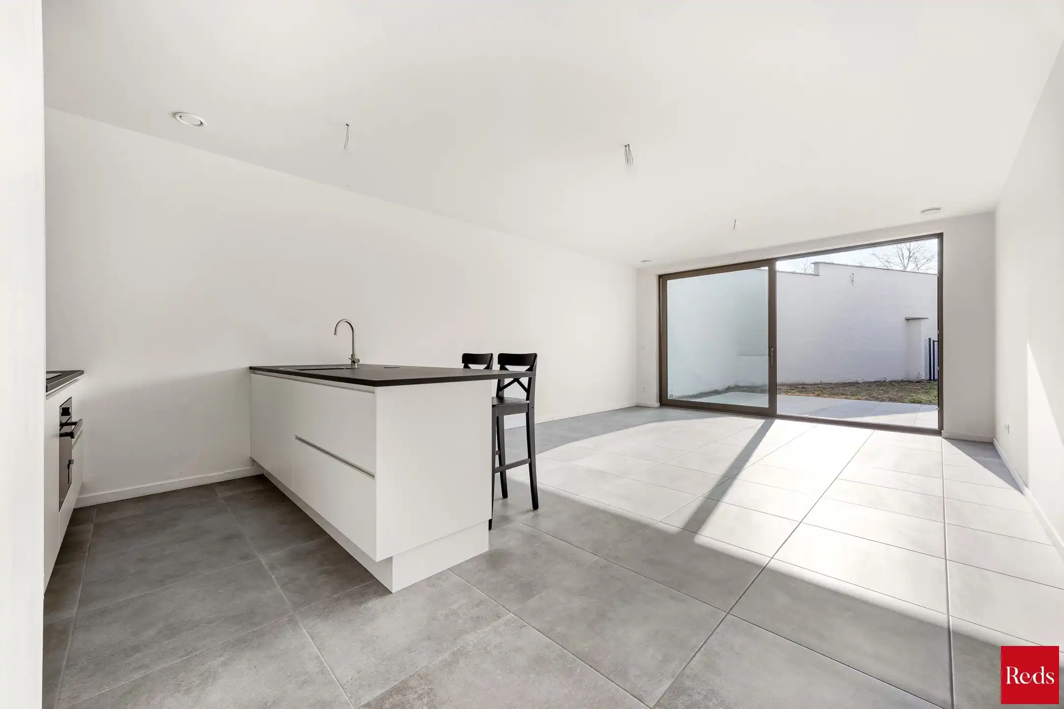 Stijlvol gelijkvloers appartement met tuin foto 6