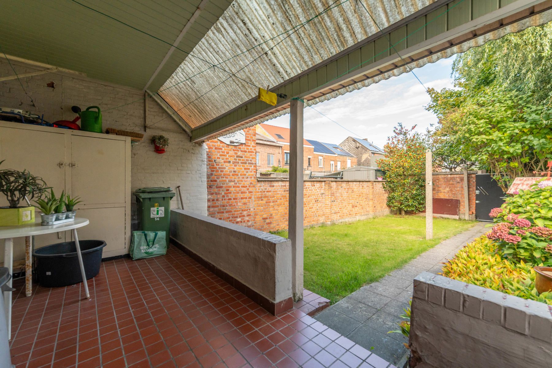 Ruime te renoveren woning met leuke tuin.  foto 10