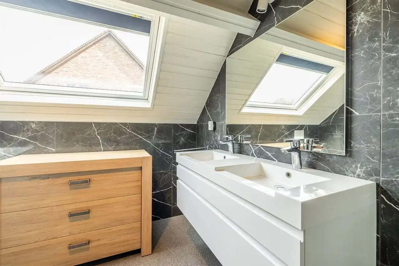 Mooie, ruime villawoning met leuke tuin op rustige locatie foto 24