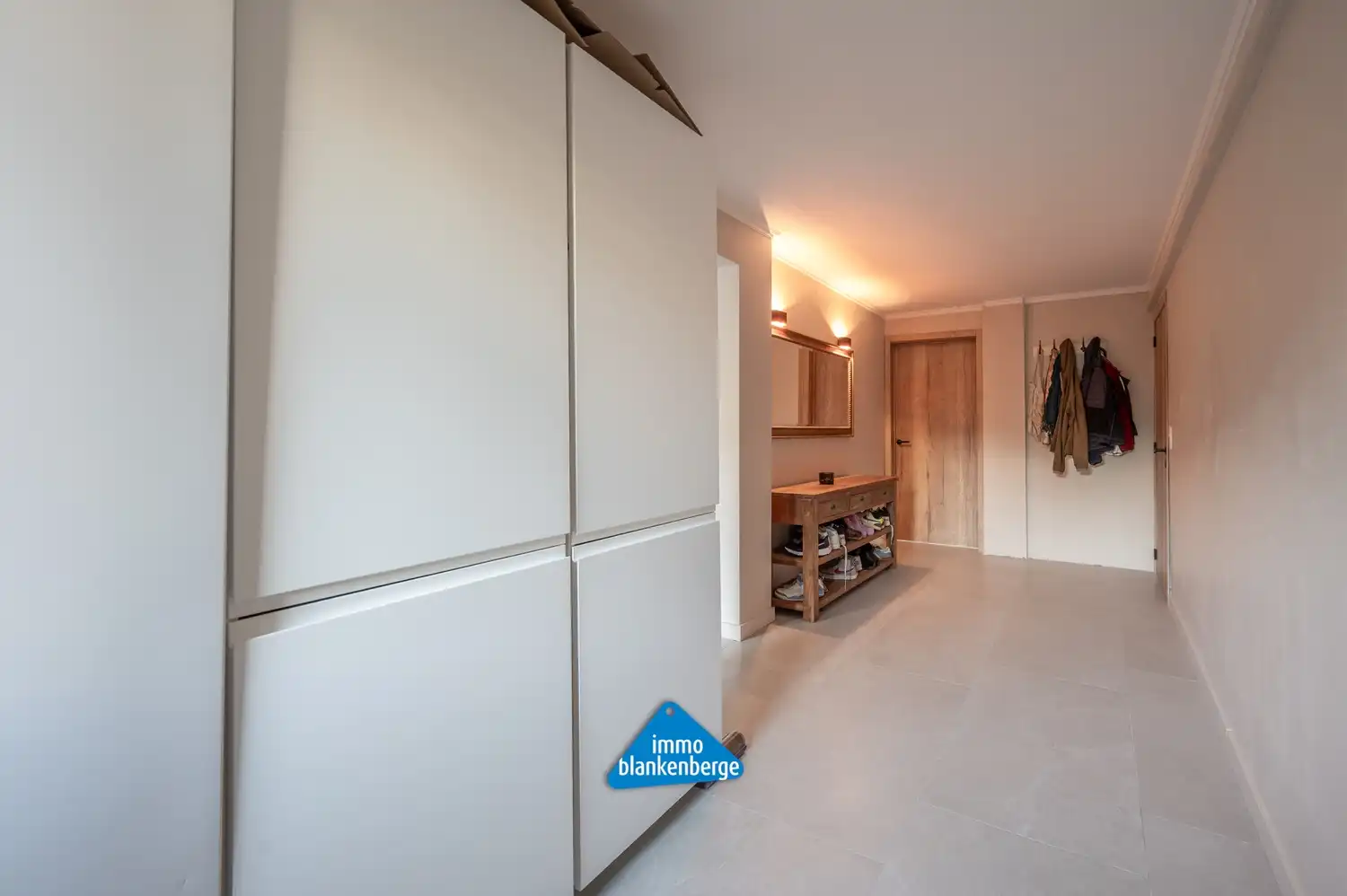 Zeer Ruim en Stijlvol gerenoveerd appartement van 232m² op een toplocatie vlak bij het strand. foto 28