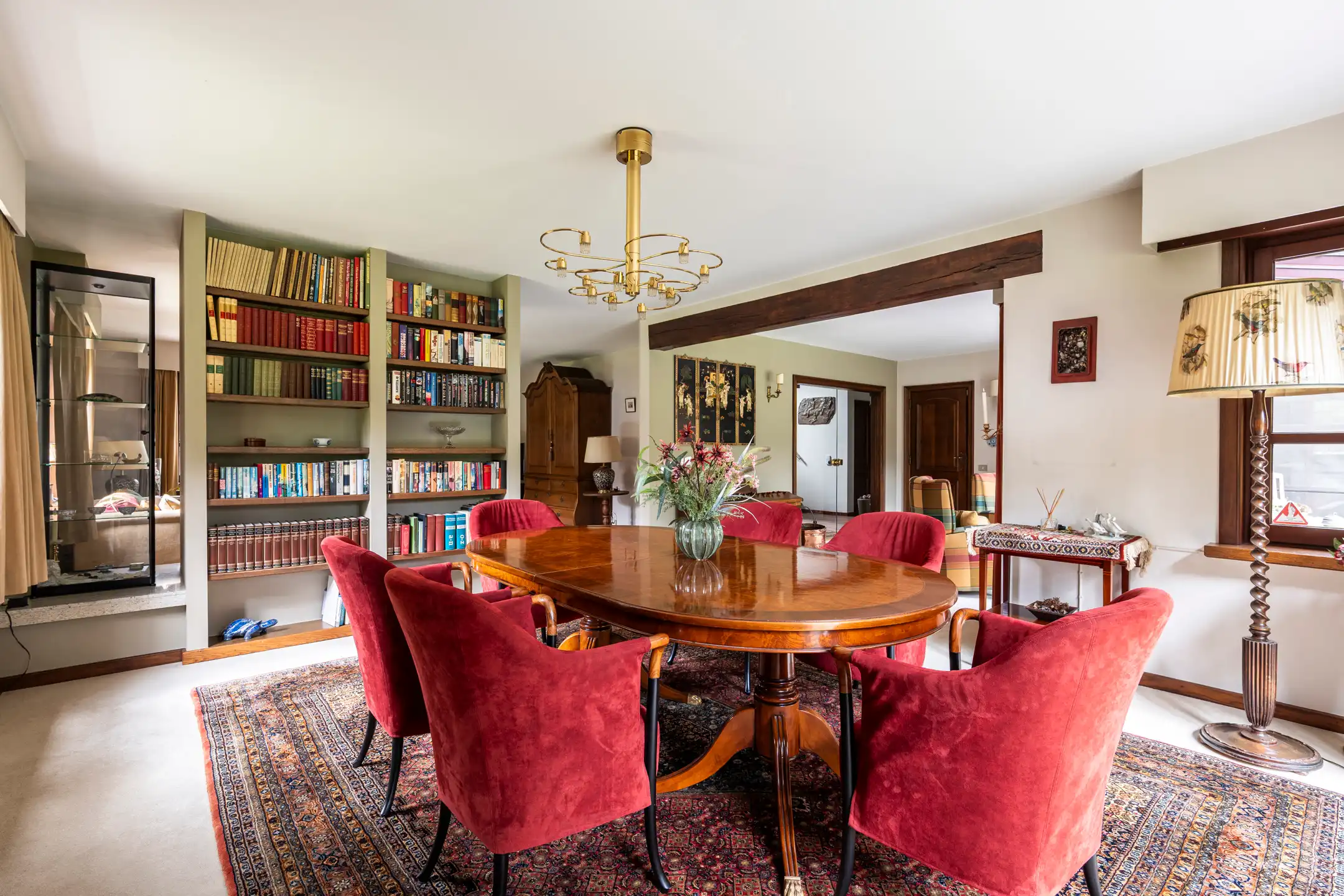 Ruime gezinswoning op prachtig perceel van ca. 1.972 m² foto 6