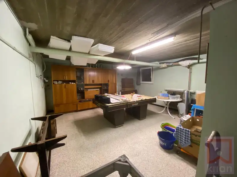 Ruime woning met tuin, 2 grote garages en kelder op grond groot 688m² foto 30