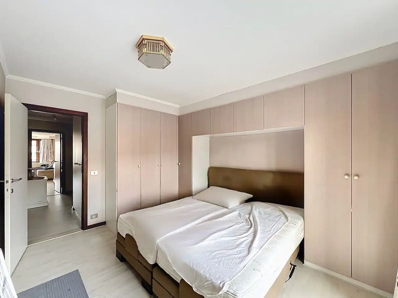 Verzorgd en uitstekend gelegen 2-slaapkamerappartement op de Graaf d’Ursellaan foto 18