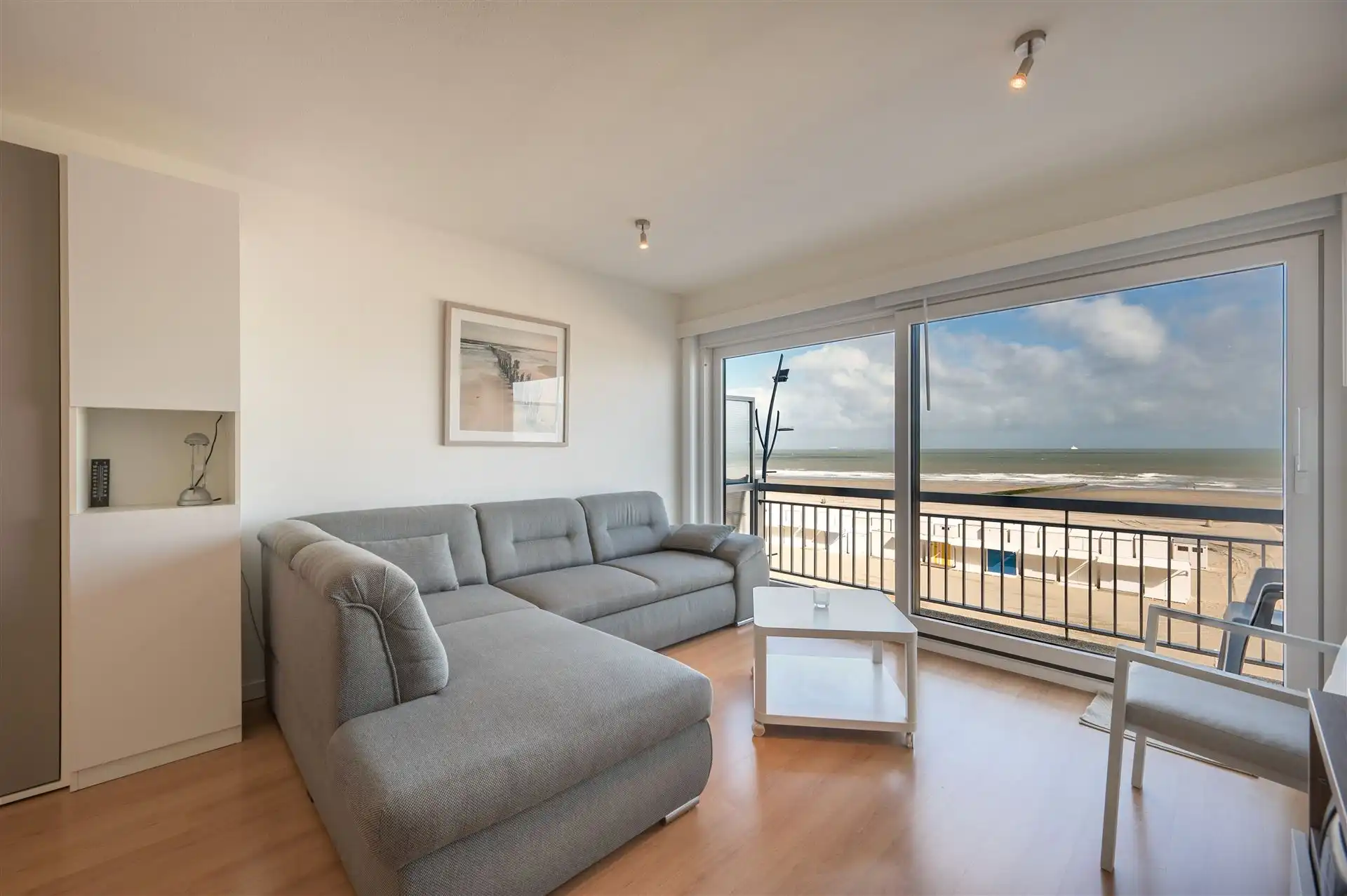 Wonen met de zee als decor – volledig gerenoveerde studio met terras foto {{pictureIndex}}