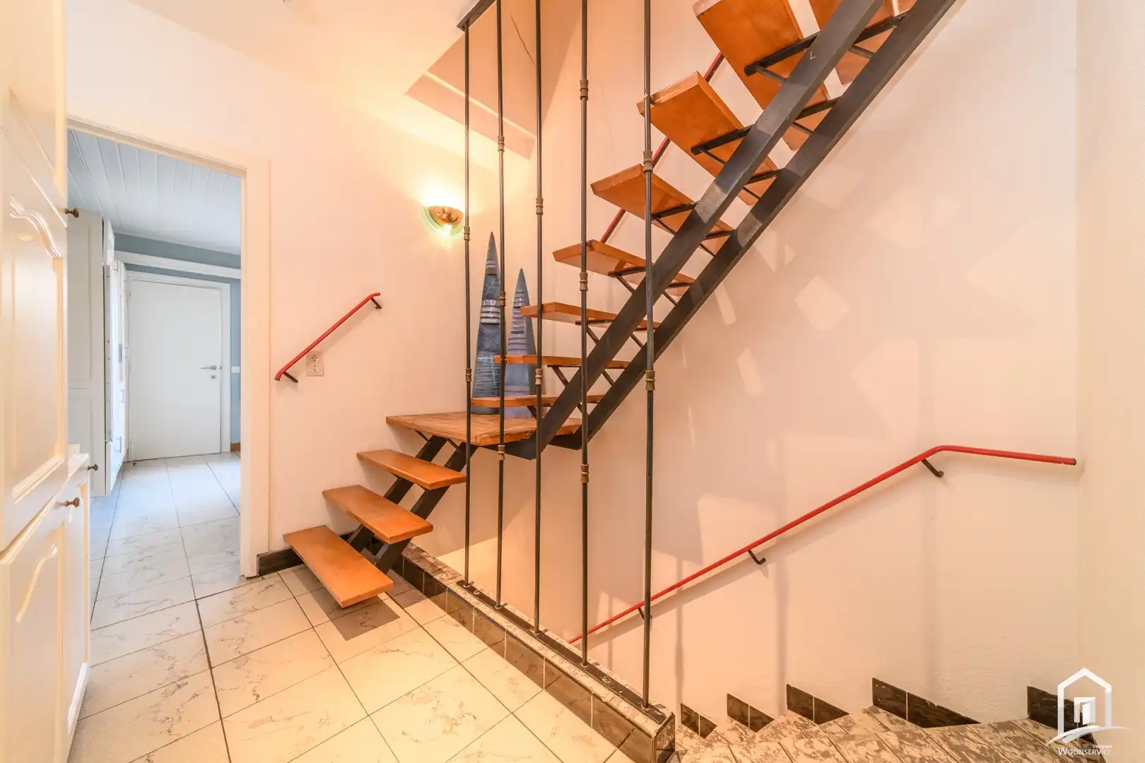 Multifunctionele woning met ruime garage foto 16