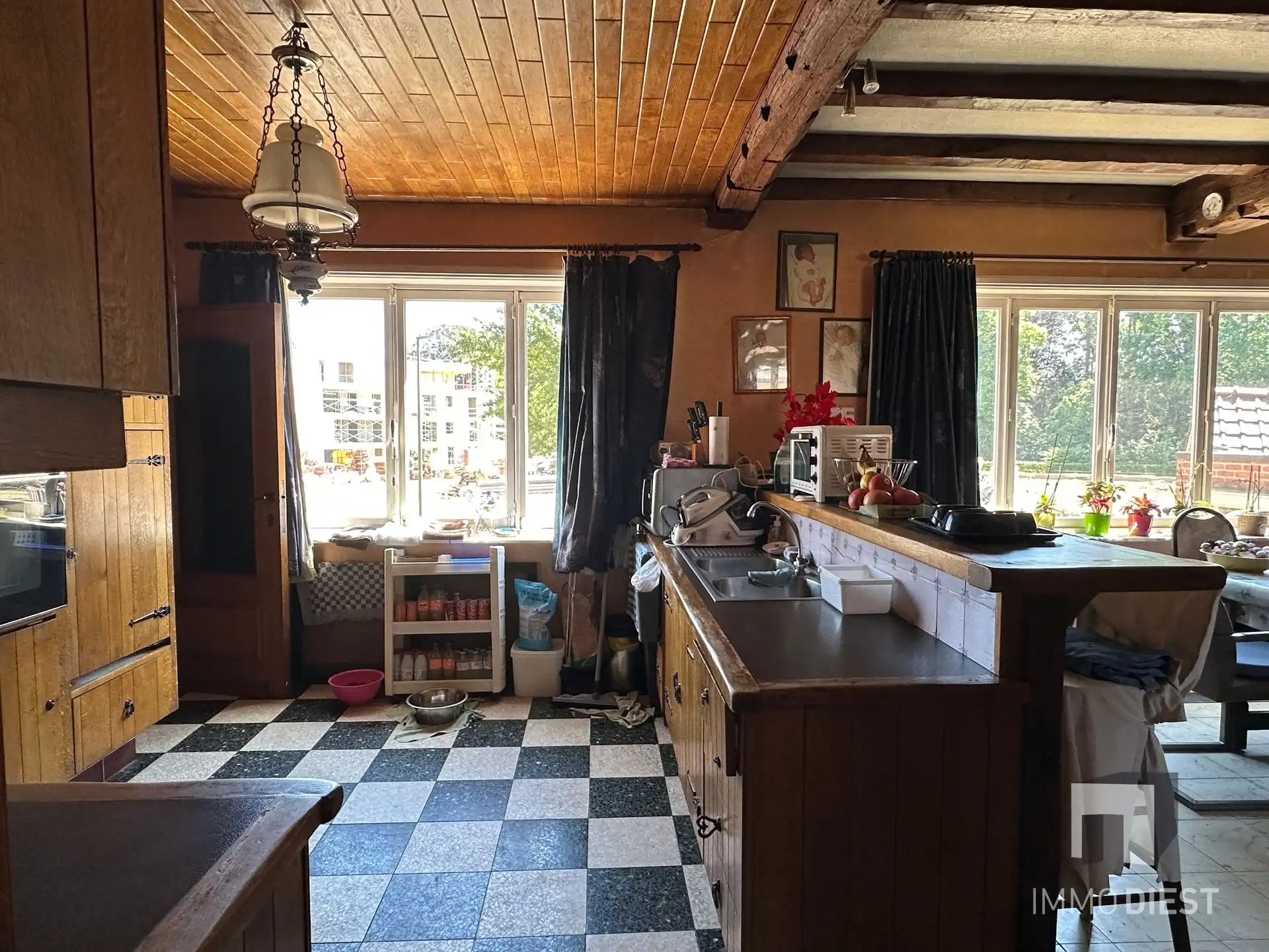 Te renoveren woning met 3 slaapkamers, 2 garages en tuin in Diest foto 13
